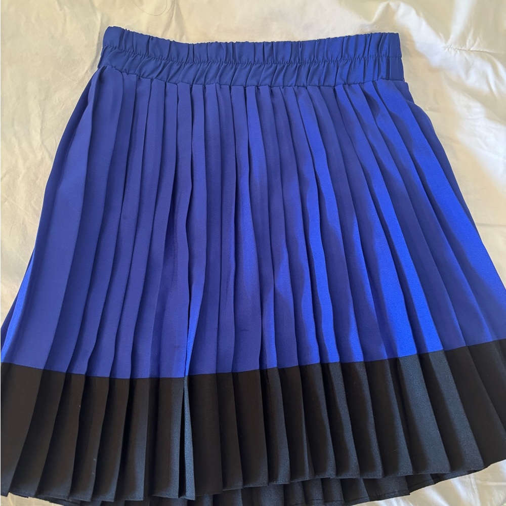 Girls Bloomingdale’s Aqua Blue and Black Pleated Skirt